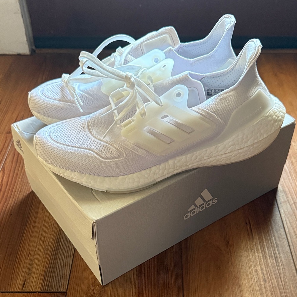 Adidas Ultraboost 22 - NWT